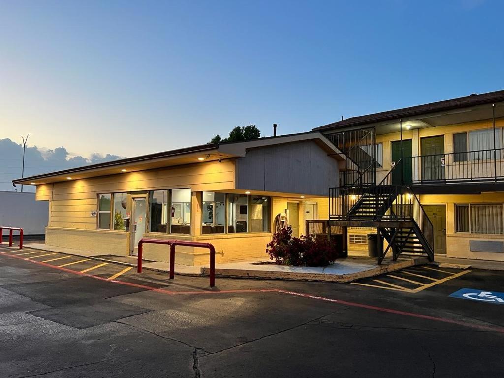 Budget Inn & Suites Amarillo Exterior photo